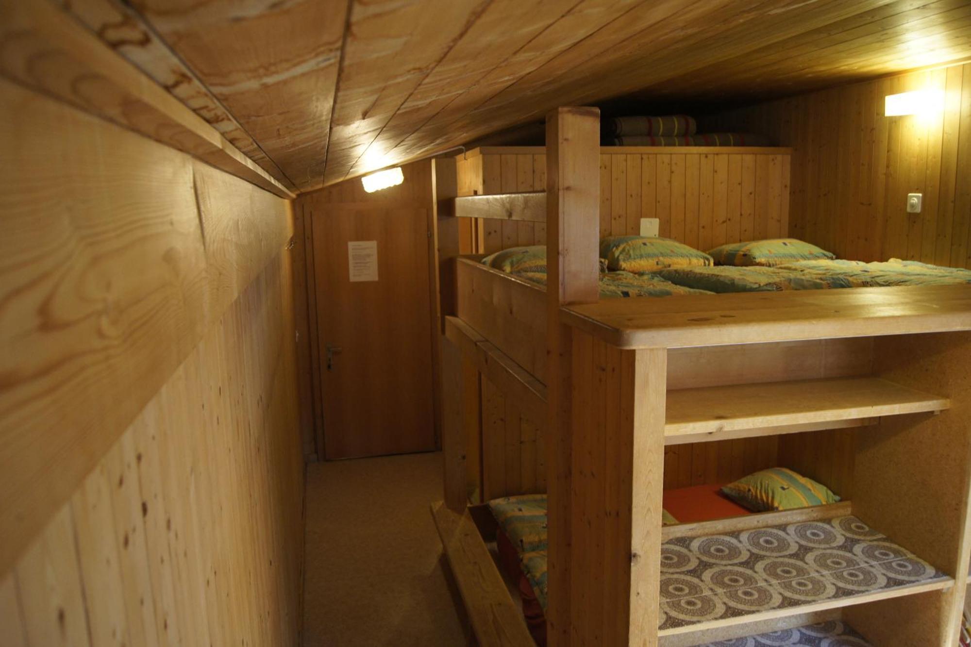 Baerghuus Axalp Hostel Exterior photo
