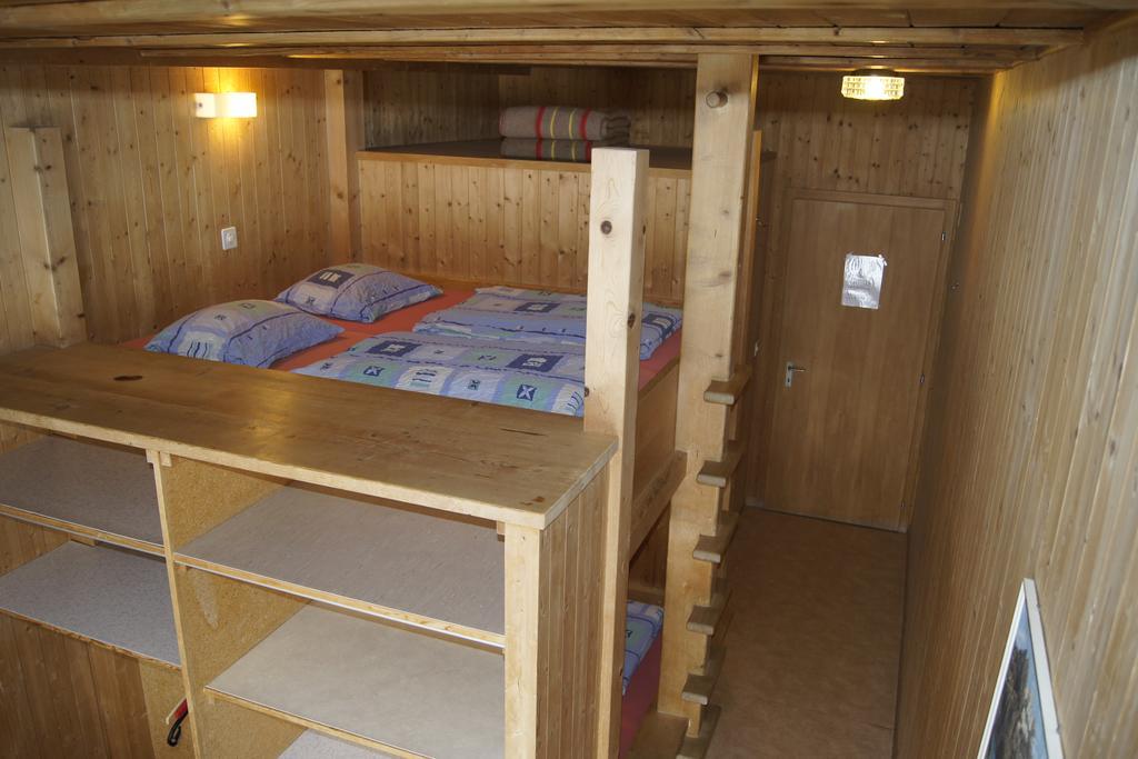 Baerghuus Axalp Hostel Exterior photo